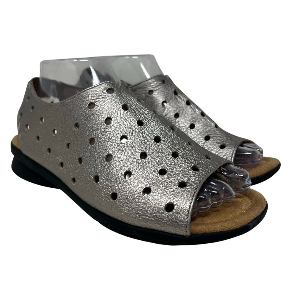 Comfortiva Petal Metallic Silver Cutout Leather Memory Foam Sandals 9